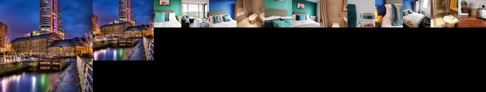 10 Minute Walk To Centre - Balcony And Parking