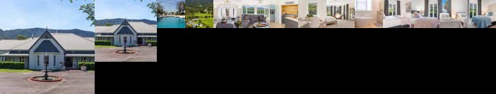 Cowley House - stunning entertainer views pool