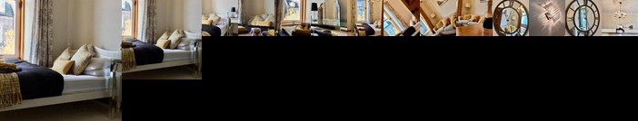 Luxurious 2 Bedroom Central Apartment - Free Parking Free WiFi