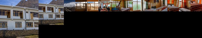 The Alpinist cafe and Retreat