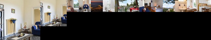 Quiet flat a step away from the beach